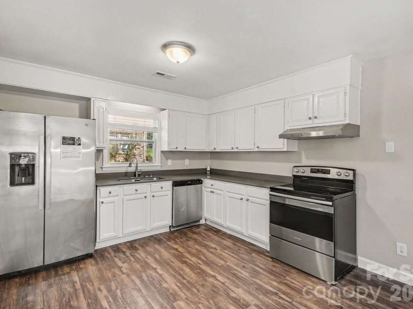 6209 Springfield Drive, Charlotte, NC 28212.  MLS# CAR4411035, YatesRealty ID 41807. 