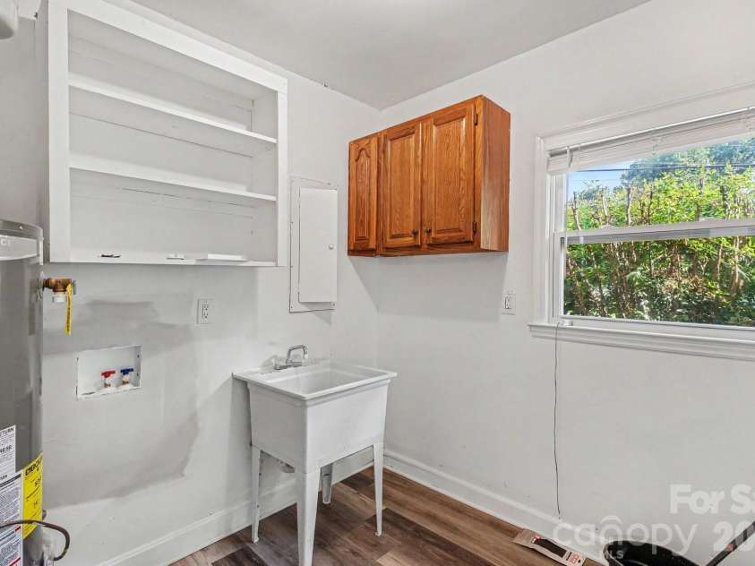 6209 Springfield Drive, Charlotte, NC 28212.  MLS# CAR4411035, YatesRealty ID 41807. 