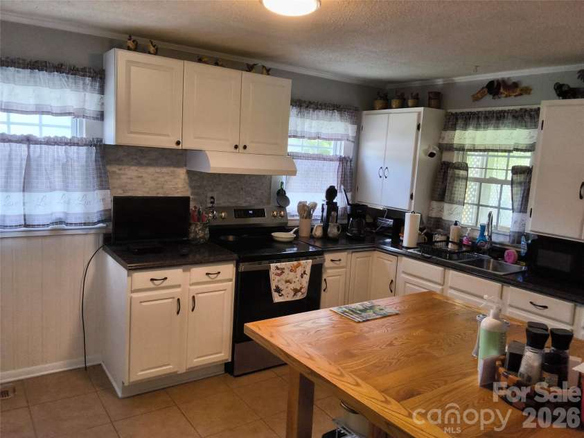 1200 Woodlawn Street, Kannapolis, NC 28083.  MLS# CAR4412234, YatesRealty ID 41809. 