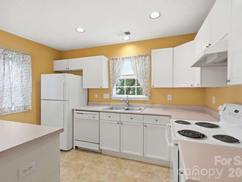 636 Emerald Cove Drive, Charlotte, NC 28262.  MLS# CAR4412162, YatesRealty ID 41812. 