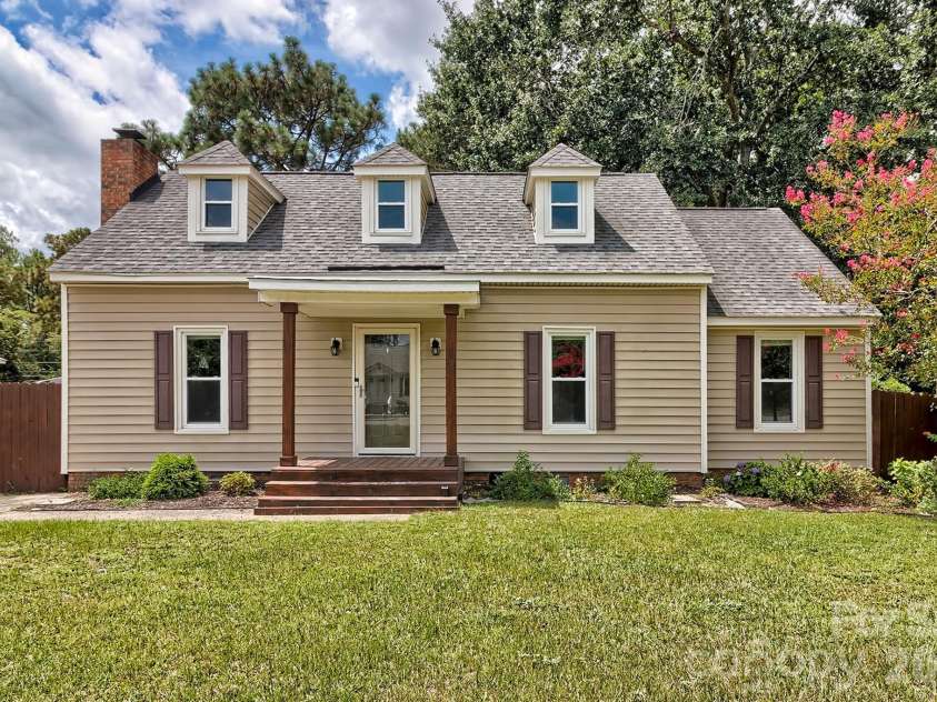 131 Santa Barbara Court, West Columbia, SC 29170.  MLS# CAR4412198, YatesRealty ID 41813. 