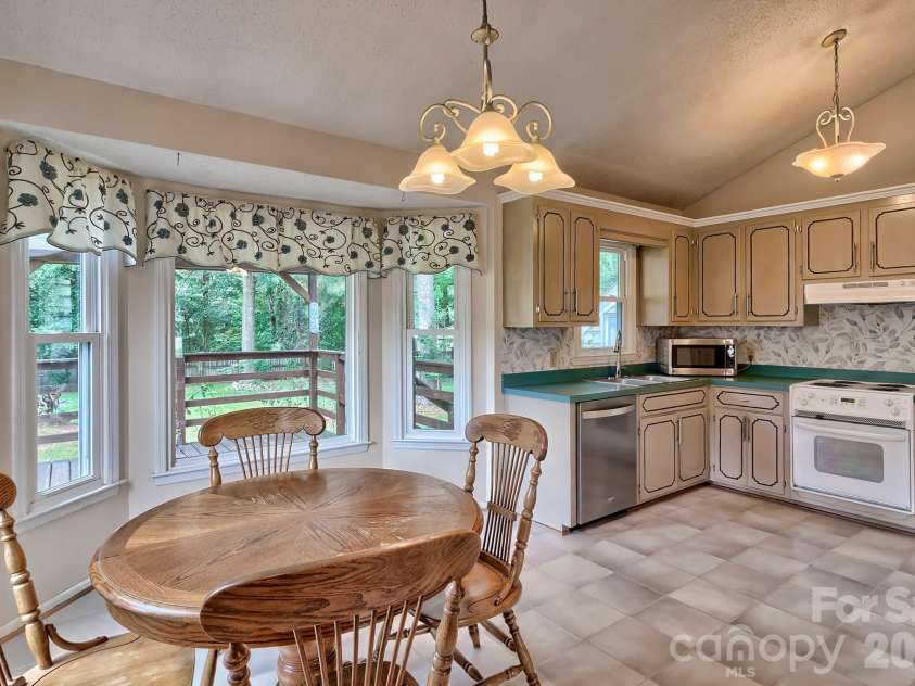 131 Santa Barbara Court, West Columbia, SC 29170.  MLS# CAR4412198, YatesRealty ID 41813. 