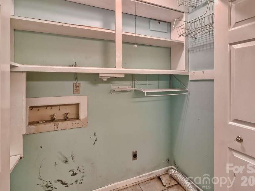 131 Santa Barbara Court, West Columbia, SC 29170.  MLS# CAR4412198, YatesRealty ID 41813. 