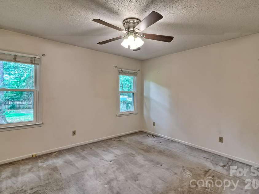 131 Santa Barbara Court, West Columbia, SC 29170.  MLS# CAR4412198, YatesRealty ID 41813. 