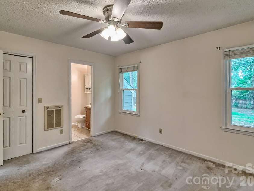 131 Santa Barbara Court, West Columbia, SC 29170.  MLS# CAR4412198, YatesRealty ID 41813. 