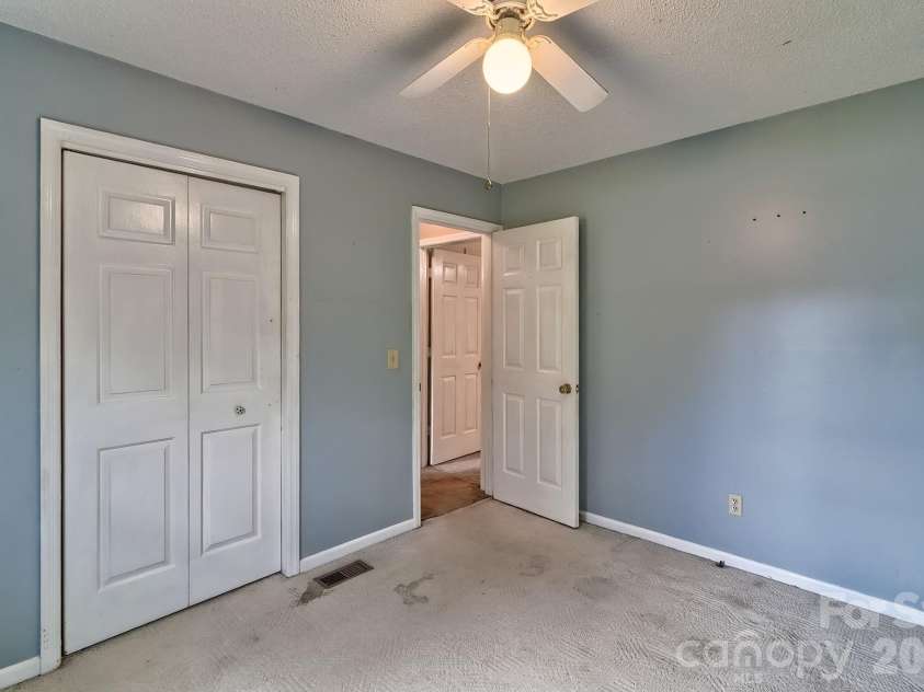 131 Santa Barbara Court, West Columbia, SC 29170.  MLS# CAR4412198, YatesRealty ID 41813. 