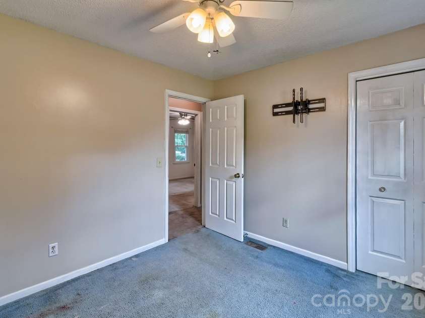 131 Santa Barbara Court, West Columbia, SC 29170.  MLS# CAR4412198, YatesRealty ID 41813. 