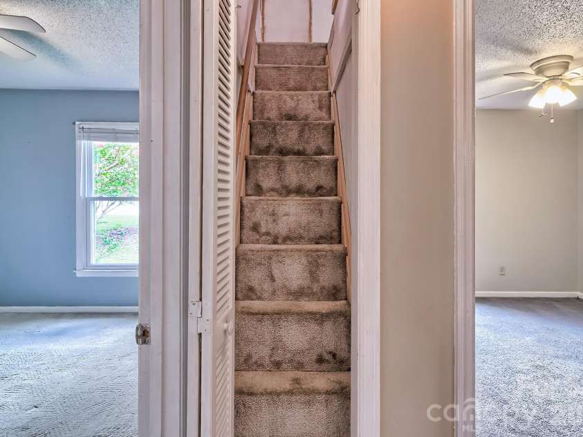 131 Santa Barbara Court, West Columbia, SC 29170.  MLS# CAR4412198, YatesRealty ID 41813. 