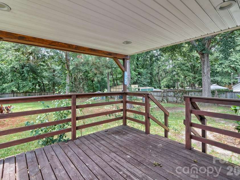 131 Santa Barbara Court, West Columbia, SC 29170.  MLS# CAR4412198, YatesRealty ID 41813. 