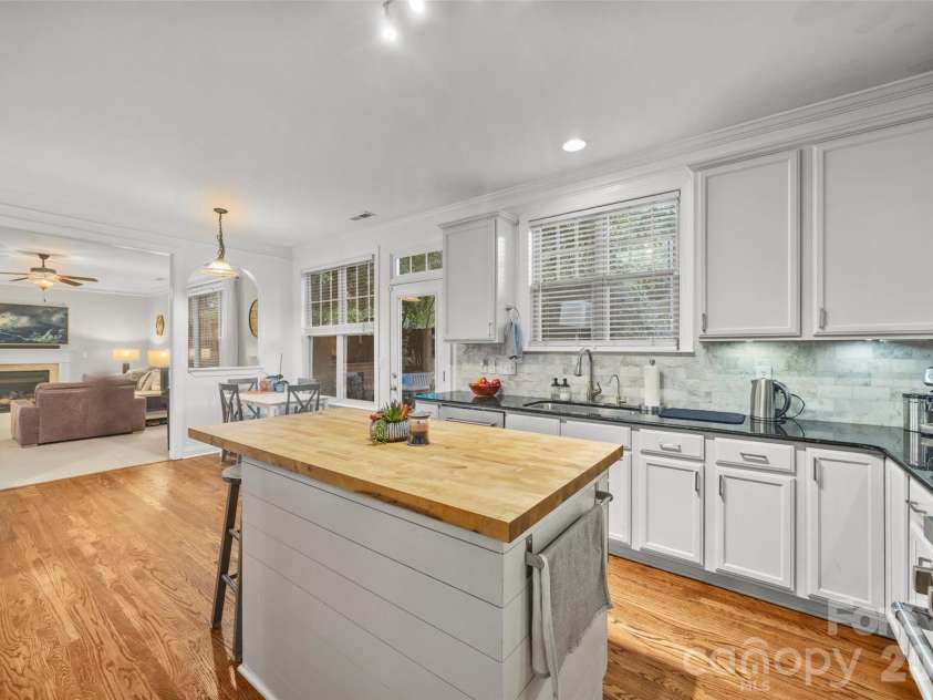 3301 Carlisle Court, Fort Mill, SC 29715.  MLS# CAR4406056, YatesRealty ID 41814. 