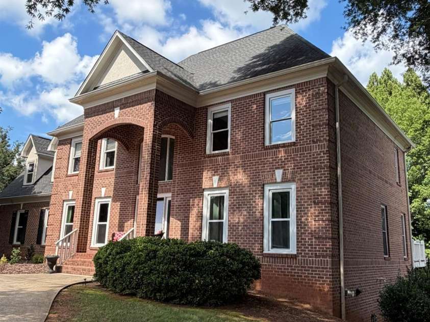 232 40th Avenue Drive, Hickory, NC 28601.  MLS# CAR4411131, YatesRealty ID 41815. 