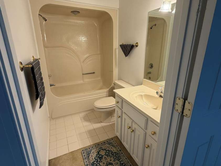 232 40th Avenue Drive, Hickory, NC 28601.  MLS# CAR4411131, YatesRealty ID 41815. 