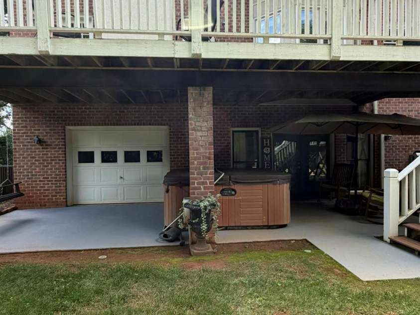 232 40th Avenue Drive, Hickory, NC 28601.  MLS# CAR4411131, YatesRealty ID 41815. 