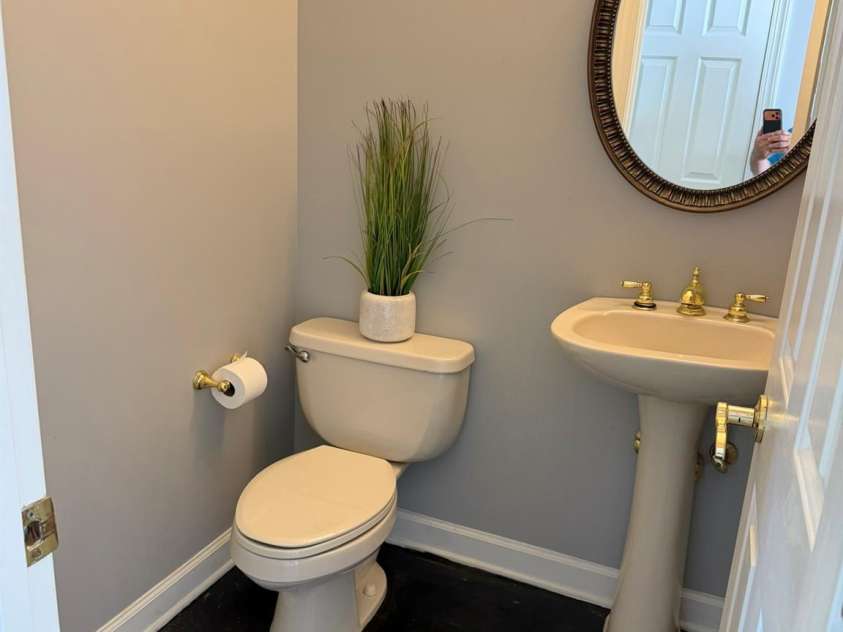 232 40th Avenue Drive, Hickory, NC 28601.  MLS# CAR4411131, YatesRealty ID 41815. Half bath down stairs.