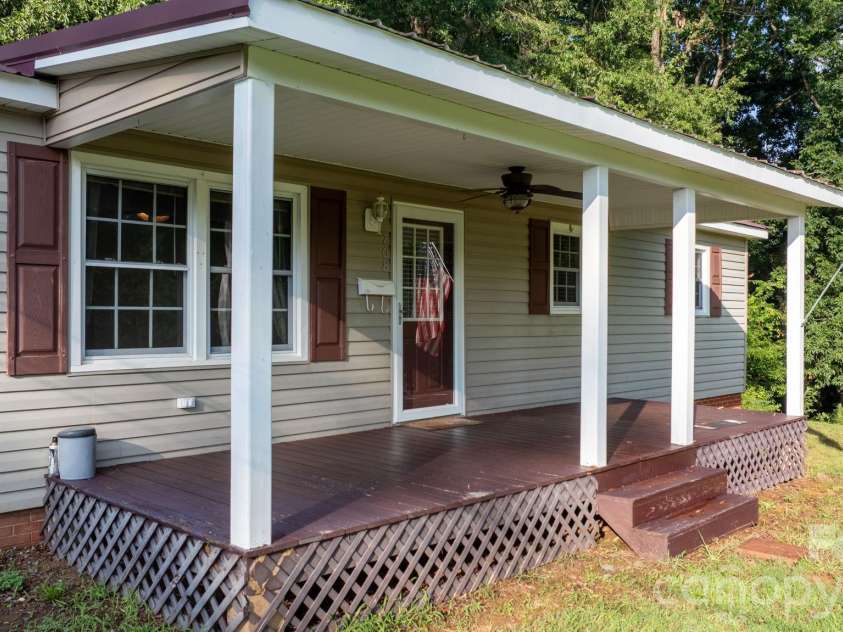 708 Klutz Street, Maiden, NC 28650.  MLS# CAR4412226, YatesRealty ID 41816. 