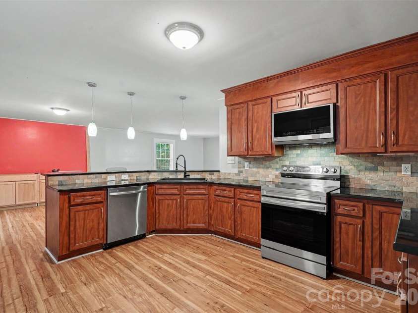 502 Cedarwood Drive, Monroe, NC 28112.  MLS# CAR4405782, YatesRealty ID 41817. Beautiful Kitchen