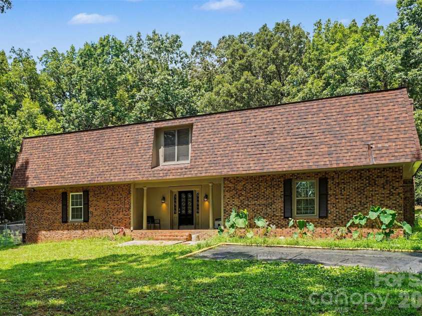 502 Cedarwood Drive, Monroe, NC 28112.  MLS# CAR4405782, YatesRealty ID 41817. Welcome Home!!
