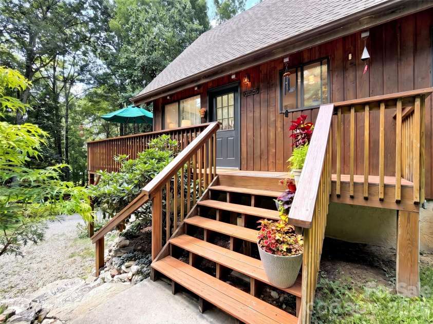 170 Wonderwood Lane, Clyde, NC 28721.  MLS# CAR4412092, YatesRealty ID 41820. 