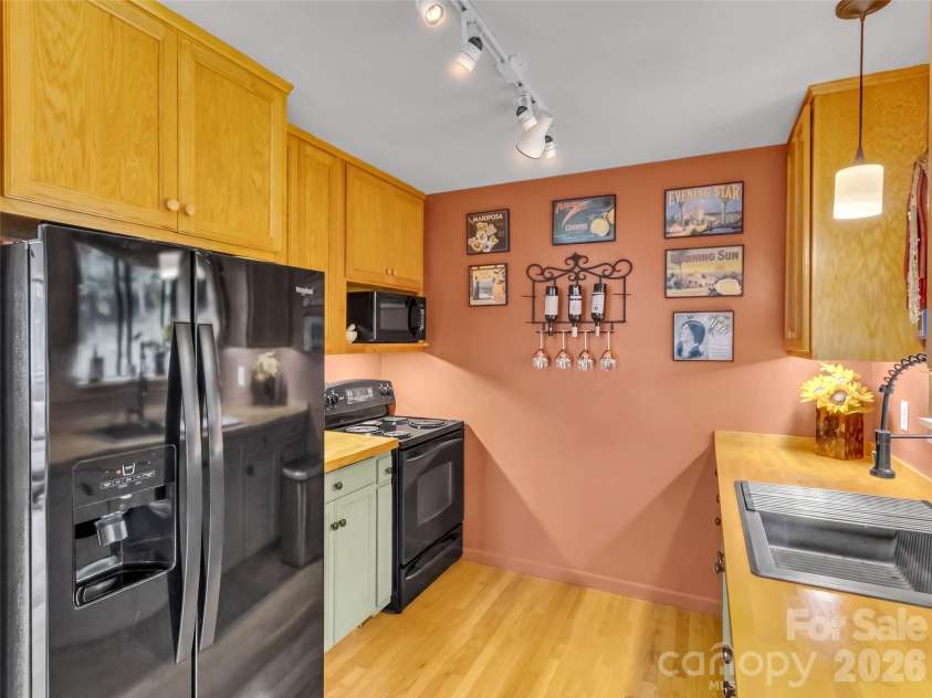 170 Wonderwood Lane, Clyde, NC 28721.  MLS# CAR4412092, YatesRealty ID 41820. 
