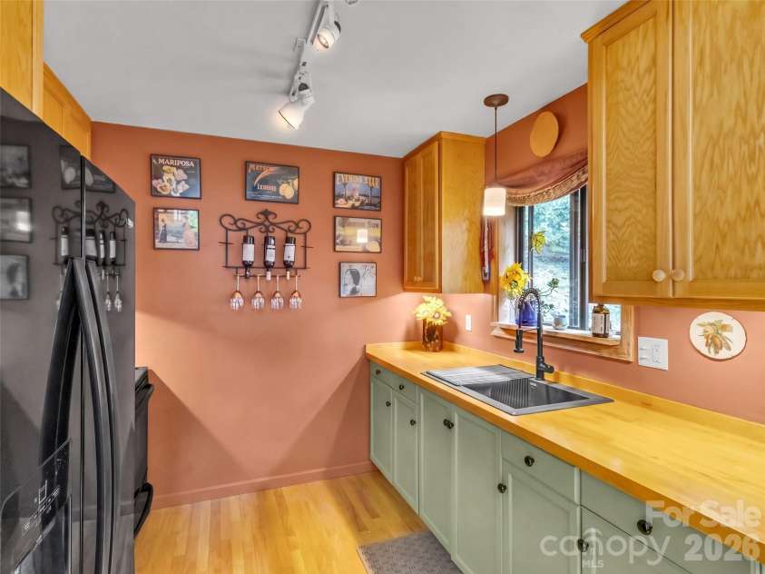 170 Wonderwood Lane, Clyde, NC 28721.  MLS# CAR4412092, YatesRealty ID 41820. 