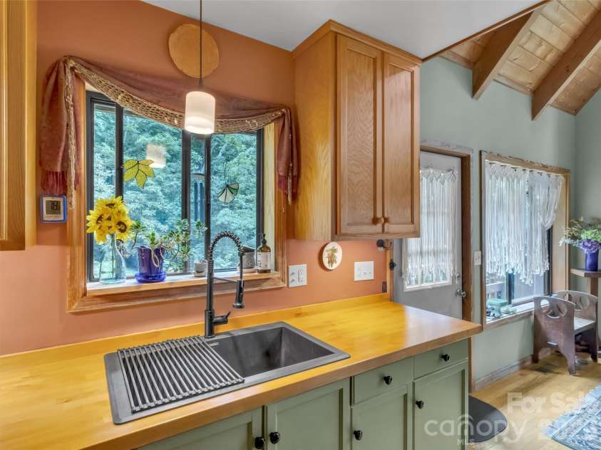 170 Wonderwood Lane, Clyde, NC 28721.  MLS# CAR4412092, YatesRealty ID 41820. 