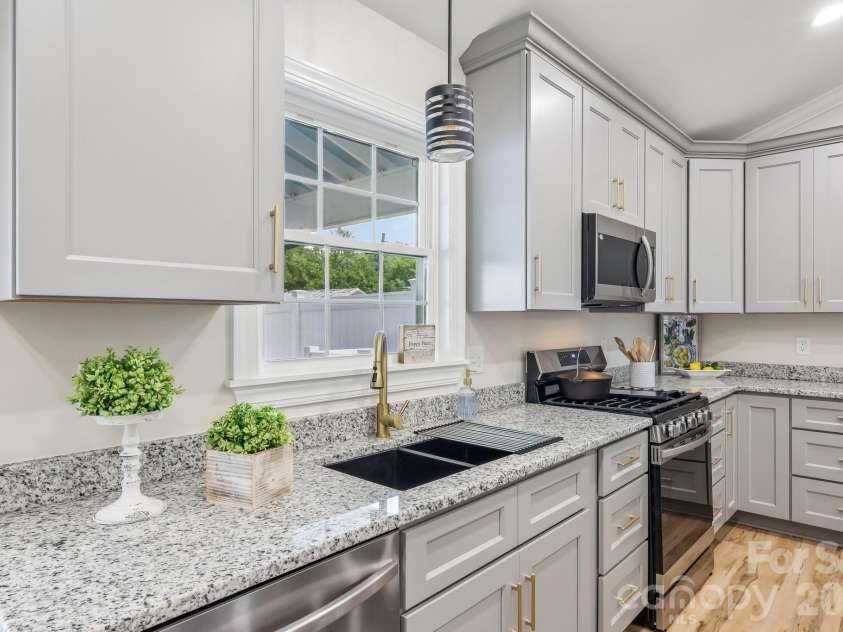 105 Maple Street, Badin, NC 28009.  MLS# CAR4409947, YatesRealty ID 41821. Kitchen