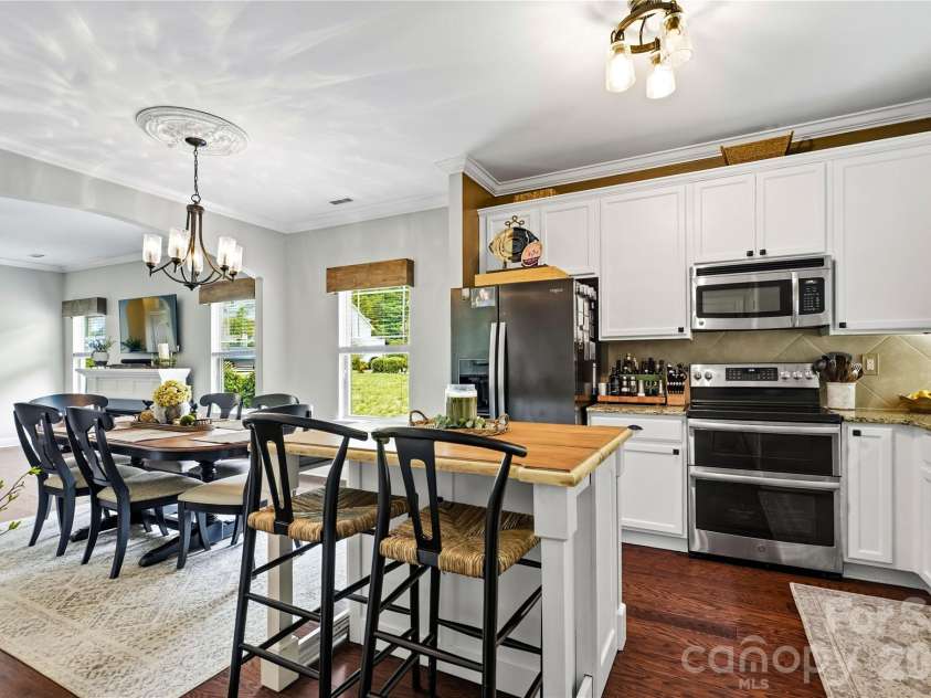 192 Aztec Circle, Mooresville, NC 28117.  MLS# CAR4407616, YatesRealty ID 41822. Kitchen