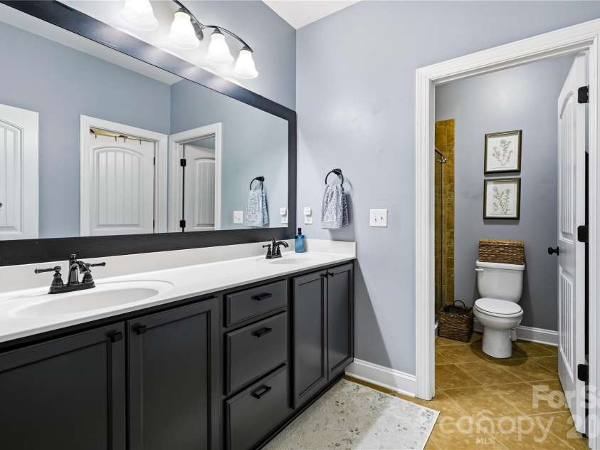 192 Aztec Circle, Mooresville, NC 28117.  MLS# CAR4407616, YatesRealty ID 41822. Primary Bath