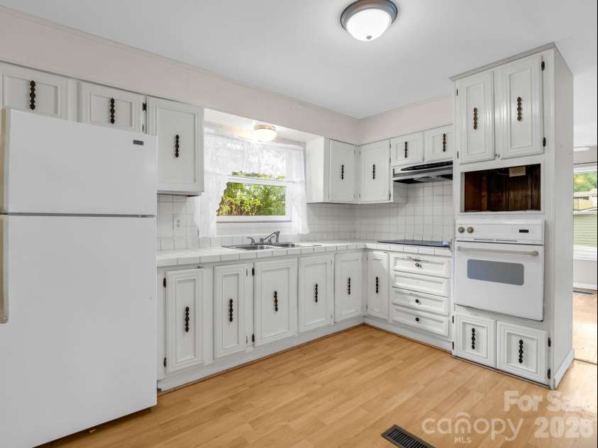 1 Lakewood Road, Hendersonville, NC 28792.  MLS# CAR4411211, YatesRealty ID 41824. Kitchen