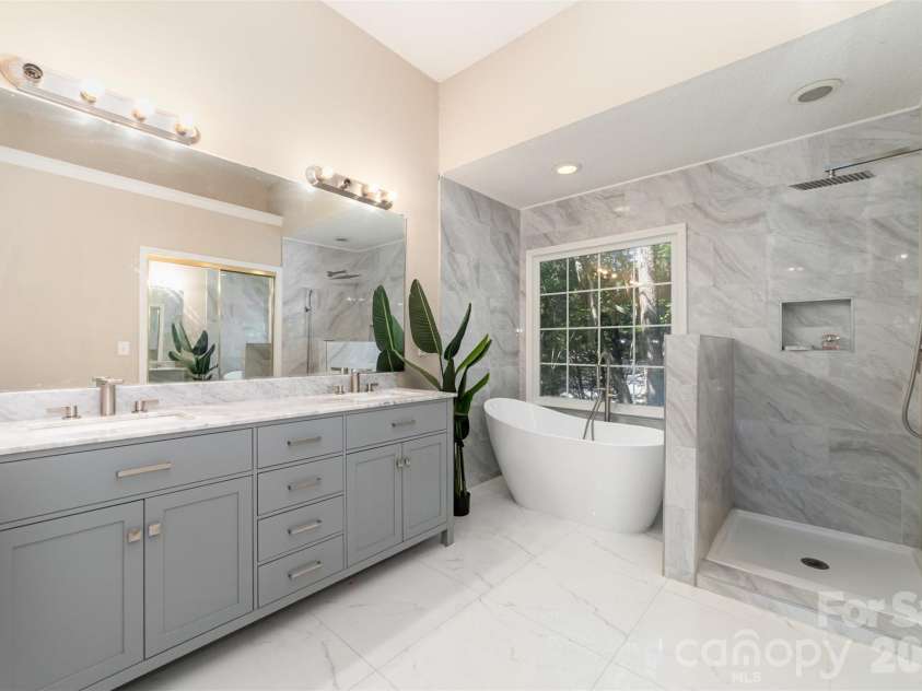 6401 Morningsong Lane, Charlotte, NC 28269.  MLS# CAR4410092, YatesRealty ID 41825. 