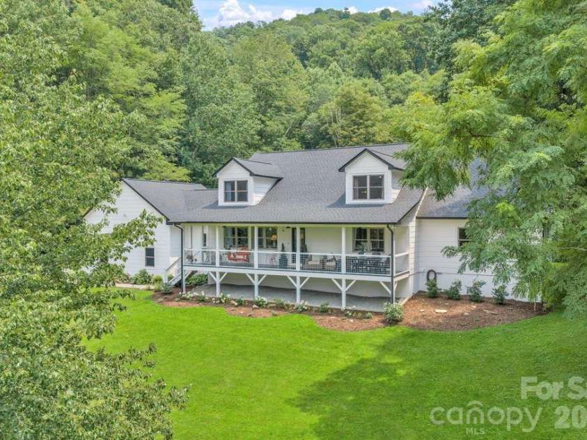 165 Leighway Lane, Banner Elk, NC 28604.  MLS# CAR4409555, YatesRealty ID 41826. 