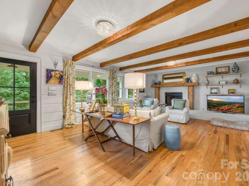 165 Leighway Lane, Banner Elk, NC 28604.  MLS# CAR4409555, YatesRealty ID 41826. 