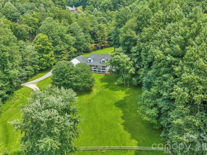 165 Leighway Lane, Banner Elk, NC 28604.  MLS# CAR4409555, YatesRealty ID 41826. 