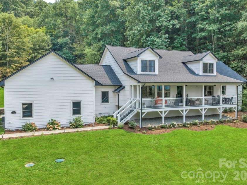 165 Leighway Lane, Banner Elk, NC 28604.  MLS# CAR4409555, YatesRealty ID 41826. 