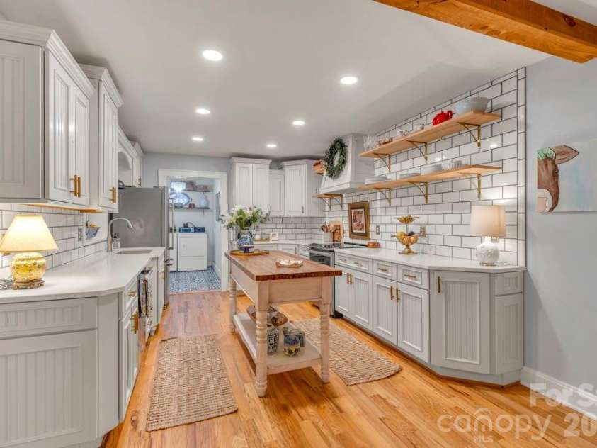 165 Leighway Lane, Banner Elk, NC 28604.  MLS# CAR4409555, YatesRealty ID 41826. 