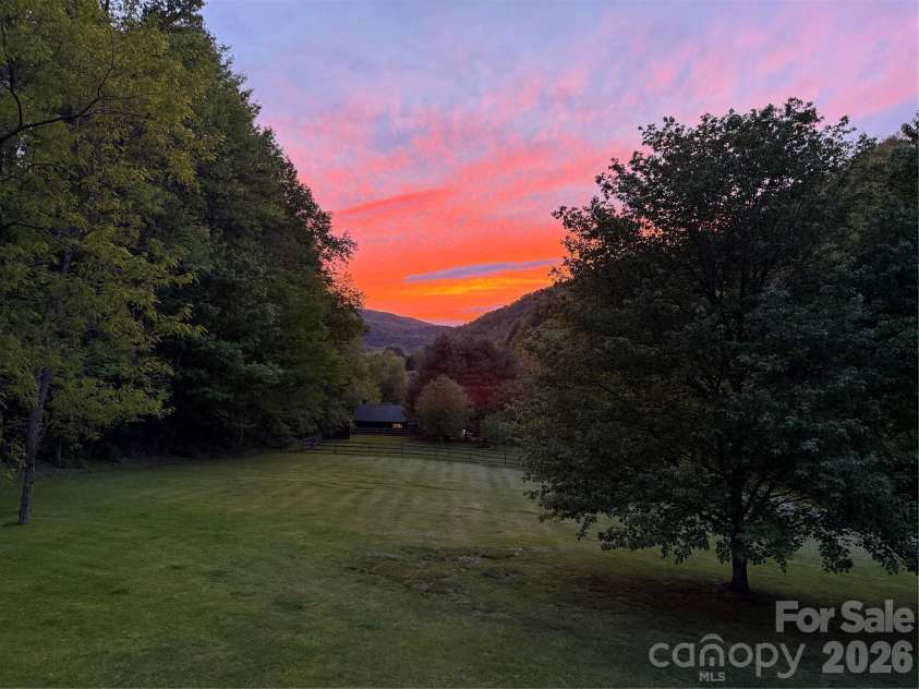 165 Leighway Lane, Banner Elk, NC 28604.  MLS# CAR4409555, YatesRealty ID 41826. Beautiful sunsets!