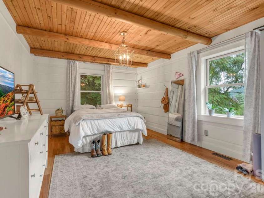 165 Leighway Lane, Banner Elk, NC 28604.  MLS# CAR4409555, YatesRealty ID 41826. Bedroom main level