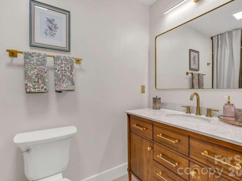 165 Leighway Lane, Banner Elk, NC 28604.  MLS# CAR4409555, YatesRealty ID 41826. Guest bathroom main level