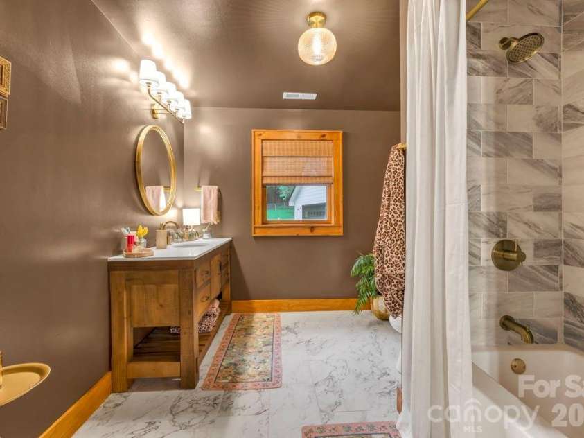165 Leighway Lane, Banner Elk, NC 28604.  MLS# CAR4409555, YatesRealty ID 41826. Guest bathroom upper level