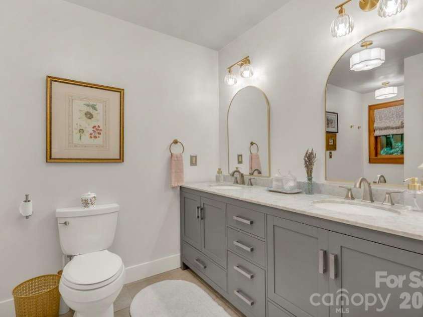 165 Leighway Lane, Banner Elk, NC 28604.  MLS# CAR4409555, YatesRealty ID 41826. Primary bathroom