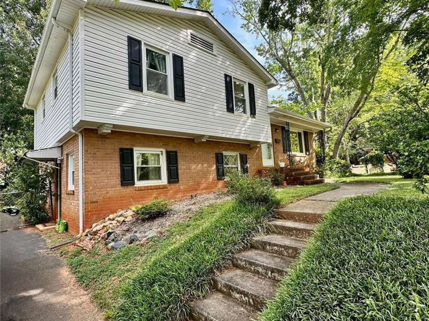 7200 Woodstock Drive, Charlotte, NC 28210.  MLS# CAR4412072, YatesRealty ID 41827. 