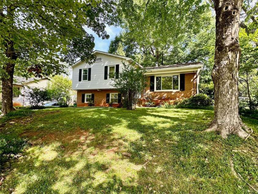 7200 Woodstock Drive, Charlotte, NC 28210.  MLS# CAR4412072, YatesRealty ID 41827. 