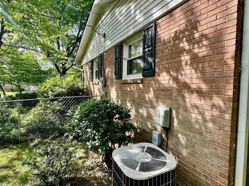 7200 Woodstock Drive, Charlotte, NC 28210.  MLS# CAR4412072, YatesRealty ID 41827. 