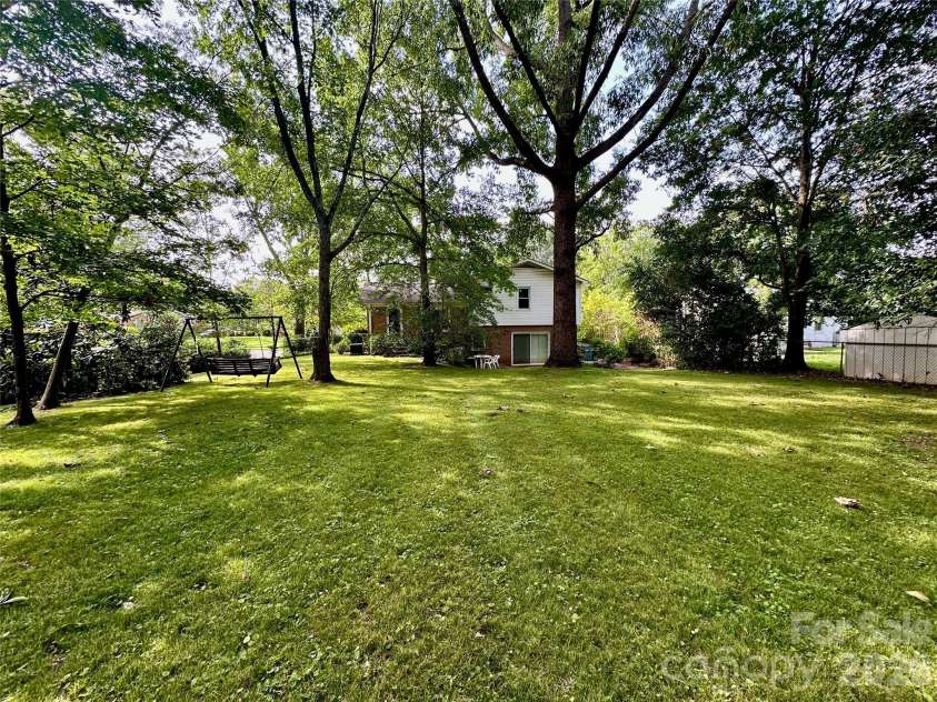 7200 Woodstock Drive, Charlotte, NC 28210.  MLS# CAR4412072, YatesRealty ID 41827. 