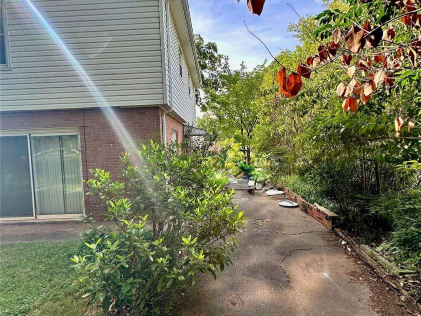 7200 Woodstock Drive, Charlotte, NC 28210.  MLS# CAR4412072, YatesRealty ID 41827. 