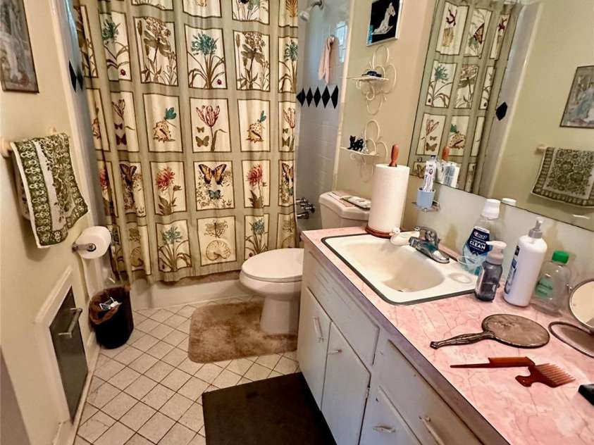 7200 Woodstock Drive, Charlotte, NC 28210.  MLS# CAR4412072, YatesRealty ID 41827. 
