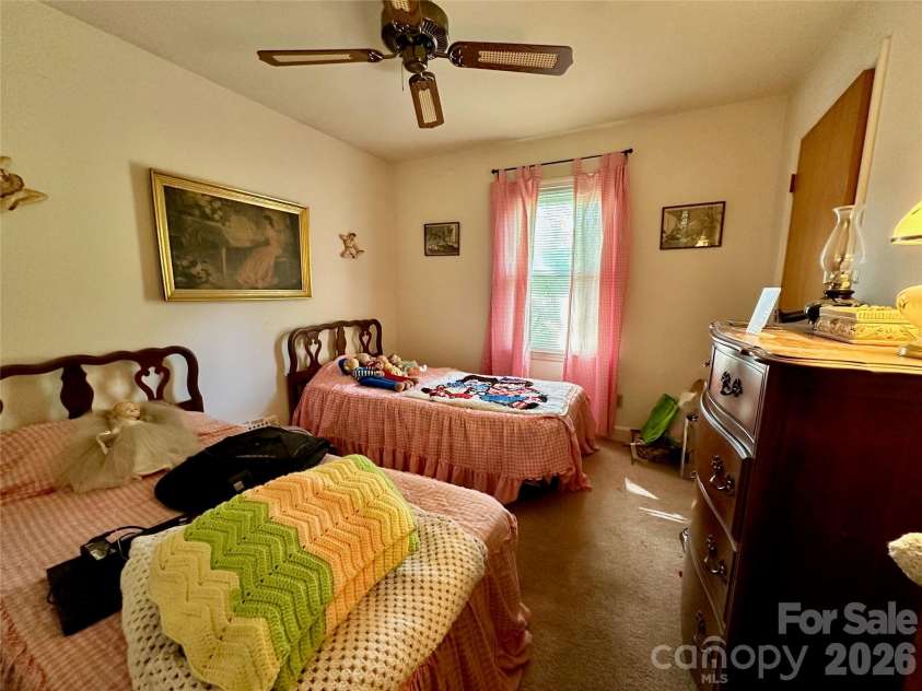 7200 Woodstock Drive, Charlotte, NC 28210.  MLS# CAR4412072, YatesRealty ID 41827. 