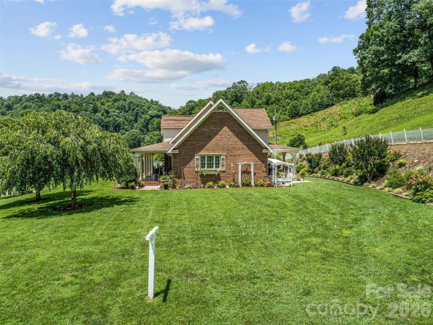 38 Peterson Lane, Green Mountain, NC 28740.  MLS# CAR4405533, YatesRealty ID 41828. 