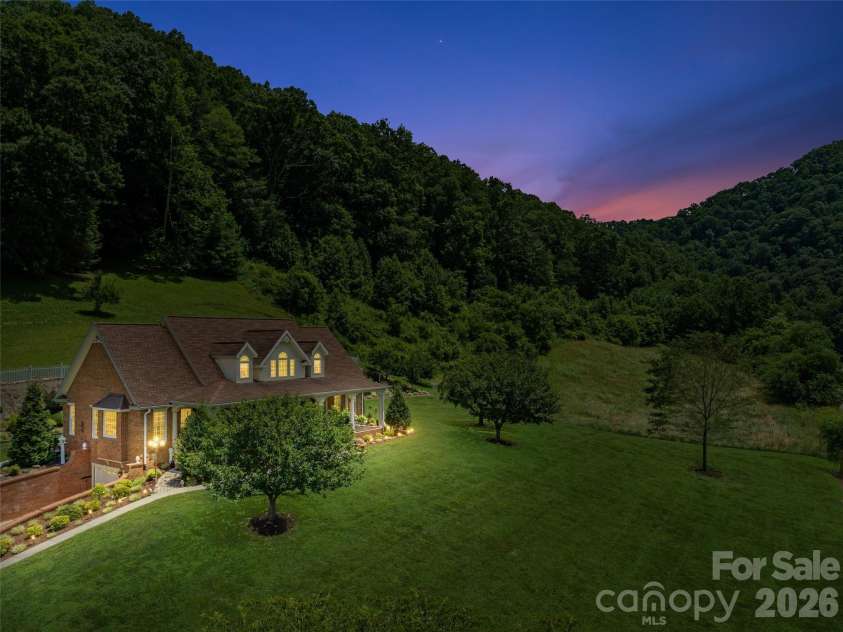 38 Peterson Lane, Green Mountain, NC 28740.  MLS# CAR4405533, YatesRealty ID 41828. 