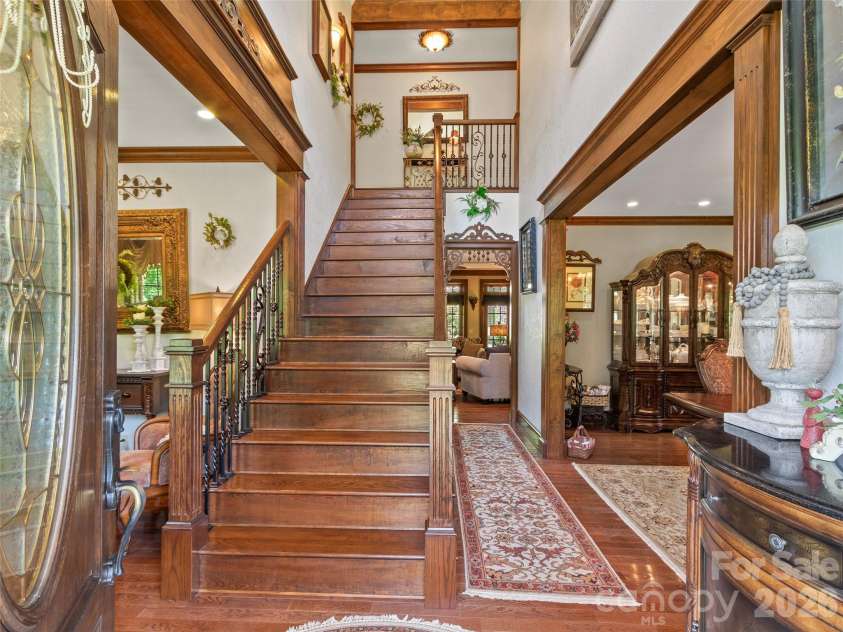 38 Peterson Lane, Green Mountain, NC 28740.  MLS# CAR4405533, YatesRealty ID 41828. Entryway